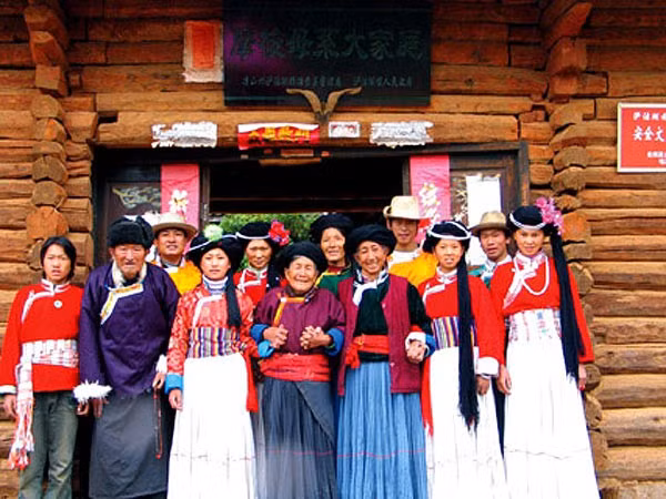 tay-luong-nu-quoc-16