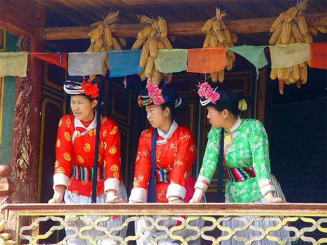 tay-luong-nu-quoc-8 tay-luong-nu-quoc-8