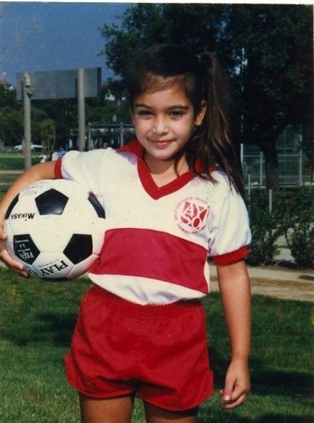 Bất ngờ với loạt ảnh cũ thuở Kim Kardashian chưa sở hữu ‘siêu vòng ba’ - ảnh 3