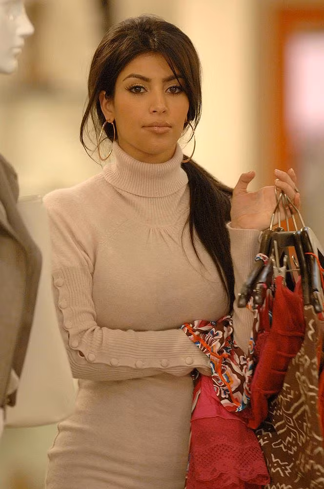 Bất ngờ với loạt ảnh cũ thuở Kim Kardashian chưa sở hữu ‘siêu vòng ba’ - ảnh 14