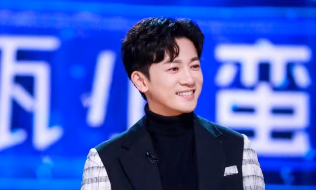 Vẻ thư sinh 20 năm không đổi của "Ngũ a ca" Tô Hữu Bằng