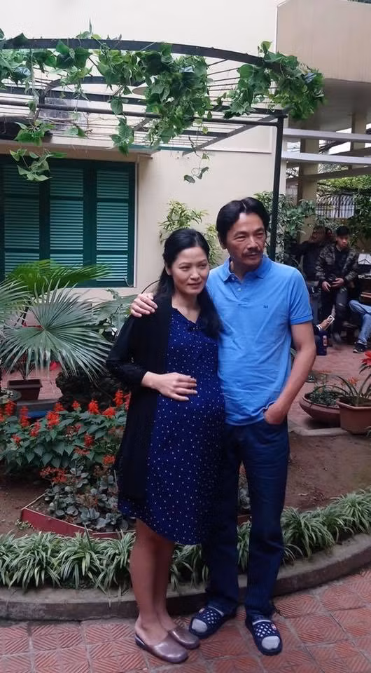 Nhan sắc thật của người phụ nữ làm ông Sơn chao đảo trong Về nhà đi con-2