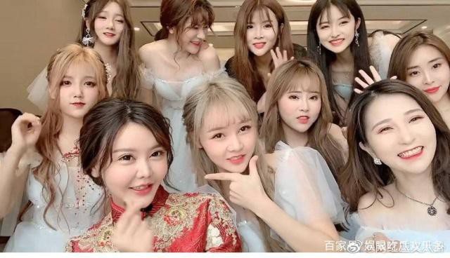 Cô dâu và dàn khách mời toàn hotgirl Weibo gây thất vọng khi lộ diện nhan sắc thật ảnh 2 Cộng đồng mạng - Cô dâu và dàn khách mời toàn hotgirl Weibo gây thất vọng khi lộ diện nhan sắc thật (Hình 3).