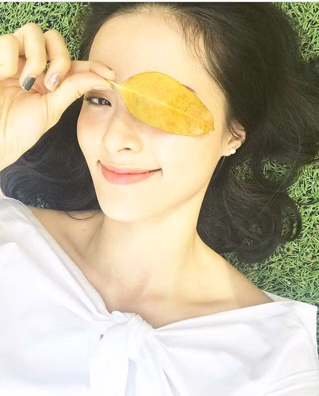 Hạ Vi hiếm hoi chia sẻ ảnh ngày bé chứng minh dậy thì thành công sau khi bị chê mờ nhạt, kém sắc-4