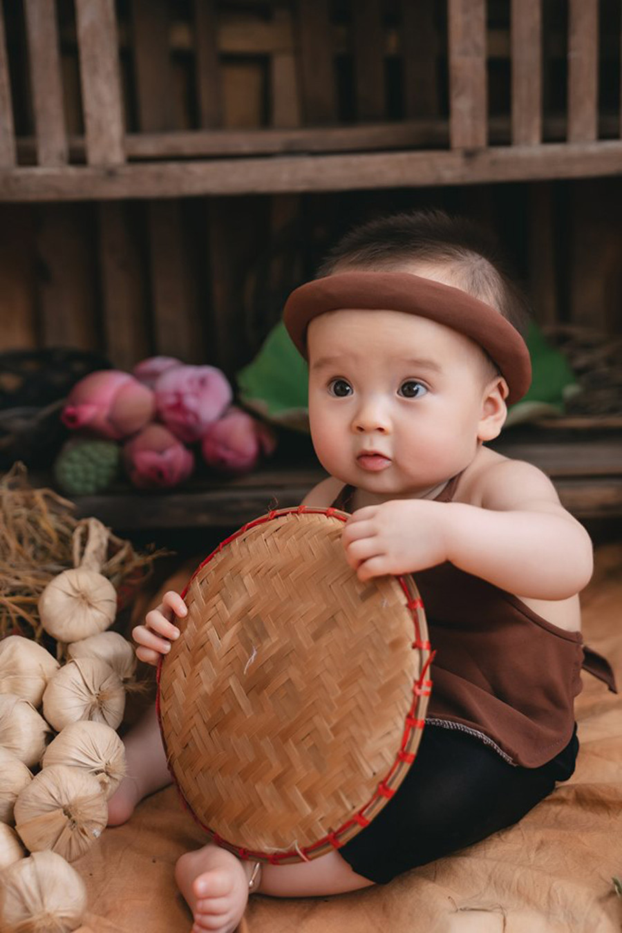 Bộ ảnh em bé bên hoa sen "đốn tim" ngàn người xem ảnh 10 Bộ ảnh em bé bên hoa sen