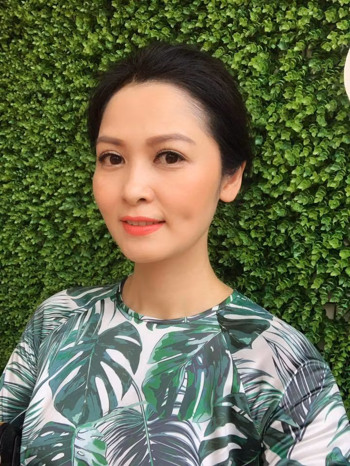 Nhan sắc thật của người phụ nữ làm ông Sơn chao đảo trong Về nhà đi con-11