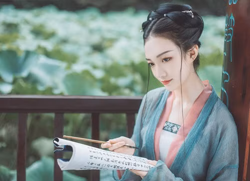 Bí mật về vị hoàng hậu không được sủng ái vẫn ngồi vững ngai vị 20 năm