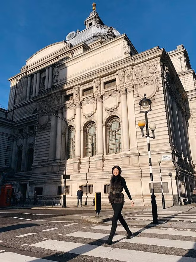 Tò mò cuộc sống của Á hậu lấy chồng đại gia hơn 16 tuổi kín tiếng nhất showbiz Việt hình ảnh 8 to mo cuoc song cua a hau lay chong dai gia hon 16 tuoi kin tieng nhat showbiz viet hinh anh 8