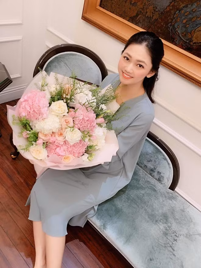 Tò mò cuộc sống của Á hậu lấy chồng đại gia hơn 16 tuổi kín tiếng nhất showbiz Việt hình ảnh 4 to mo cuoc song cua a hau lay chong dai gia hon 16 tuoi kin tieng nhat showbiz viet hinh anh 4