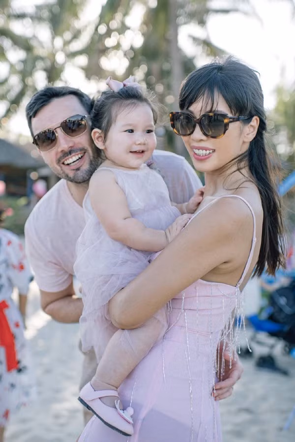 Hoa mắt tiệc sinh nhật tròn 1 tuổi vô cùng xa xỉ của con gái Hà Anh ảnh 6