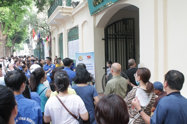 Với họ, nắng nóng lúc này đều không quan trọng