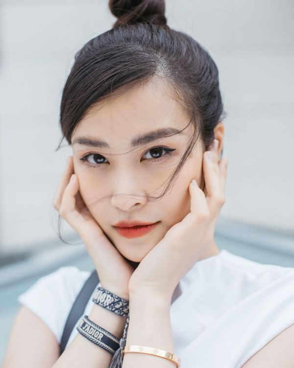 Nhan sắc “lão hóa ngược”, ngày càng xinh đẹp của Đông Nhi ảnh 7 Empty