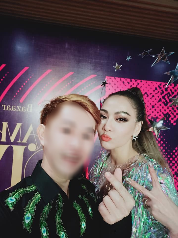 Xôn xao danh tính người “cầm nhầm” túi xách của Thúy Ngân tại sự kiện Mai Vàng ảnh 6 Xôn xao danh tính người “cầm nhầm” túi xách của Thúy Ngân tại sự kiện Mai Vàng ảnh 6