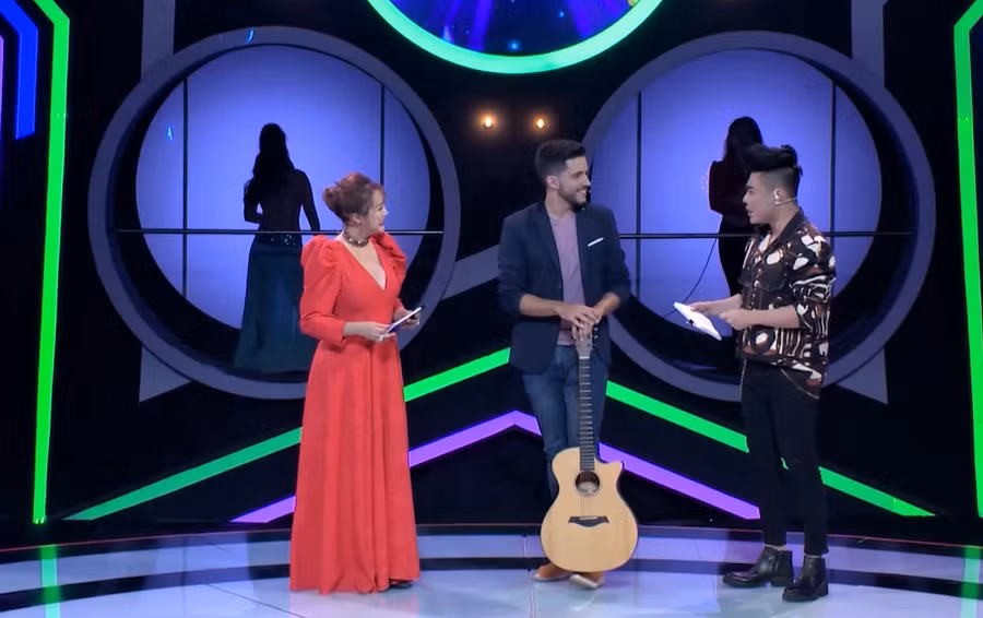 phi thanh van lan dau lam mc da gay phan cam vi hanh dong nay hinh anh 6