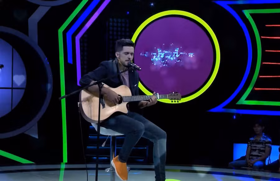 phi thanh van lan dau lam mc da gay phan cam vi hanh dong nay hinh anh 3