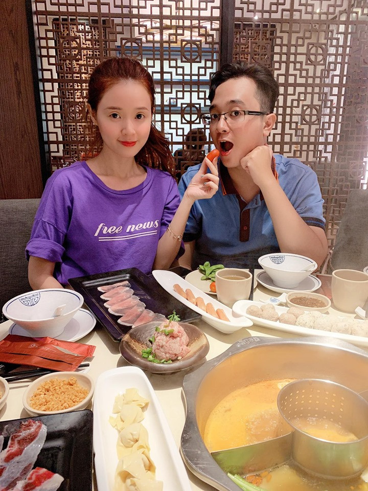 Đăng một bức ảnh cùng gia đình, Midu vô tình để lộ em dâu tương lai cực xinh đẹp ảnh 1 Chỉ một bức ảnh check-in cùng gia đình, Midu vô tình để lộ em dâu tương lai cực xinh đẹp-1