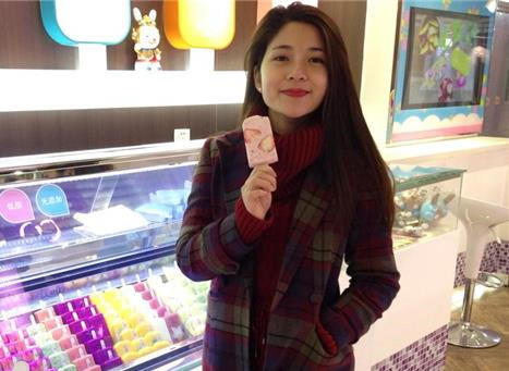 Trong dàn diễn viên Bộ tứ 10A8, Mai Chi (thủ vai Lala) là người chọn lối sống kín tiếng nhất. Mai Chi vào vai cô nàng tinh nghịch, yêu thời trang, lại sở hữu nhan sắc nổi bật nên cô là người có lượng fan lớn khi phim lên sóng. Dan dien vien