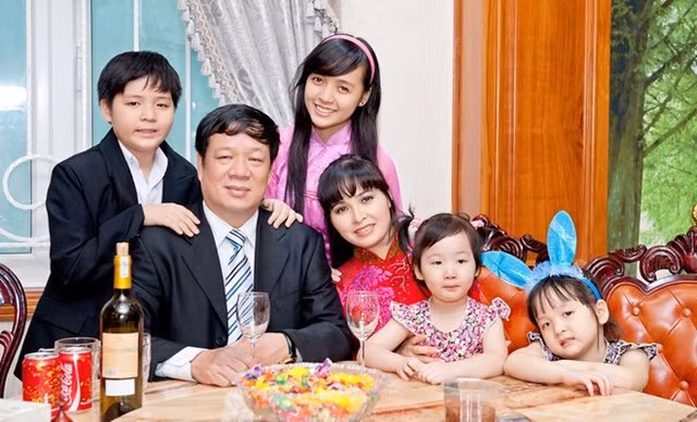 Cơ ngơi trăm tỷ của ca sĩ Trang Nhung và chồng đại gia