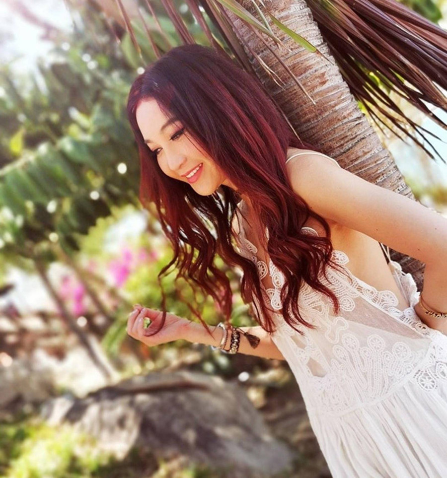 "Đát Kỷ đẹp nhất màn ảnh" Ôn Bích Hà khoe ảnh du lịch ở Nha Trang ảnh 2 Đát Kỷ đẹp nhất màn ảnh Ôn Bích Hà khoe ảnh du lịch ở Nha Trang-2