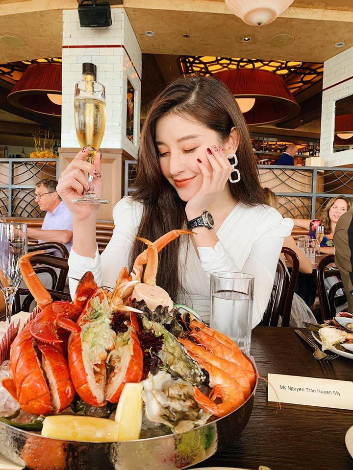 Á hậu Huyền My tiết lộ bộ sưu tập nước hoa “khủng” không kém Trấn Thành ảnh 12 fan hoi loai nuoc hoa hay dung, a hau rich kid dua nguyen bst gay choang vang the nay day - 12