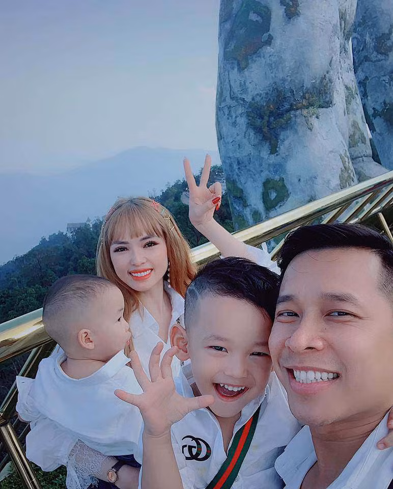 lay chong ca si, hai my nhan bo nghe ve lam vo, kiem tien gioi lai kheo nuoi con - 5