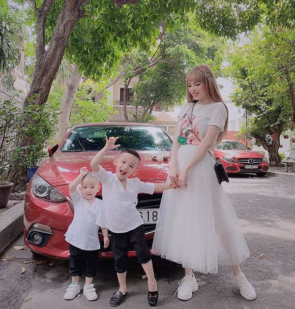 lay chong ca si, hai my nhan bo nghe ve lam vo, kiem tien gioi lai kheo nuoi con - 4