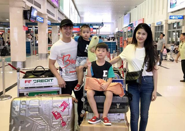Lấy chồng ca sĩ, hai mỹ nhân lui về làm vợ, kiếm tiền giỏi lại khéo nuôi con ảnh 9 lay chong ca si, hai my nhan bo nghe ve lam vo, kiem tien gioi lai kheo nuoi con - 9