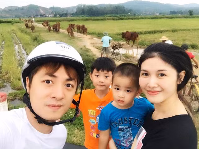 lay chong ca si, hai my nhan bo nghe ve lam vo, kiem tien gioi lai kheo nuoi con - 10