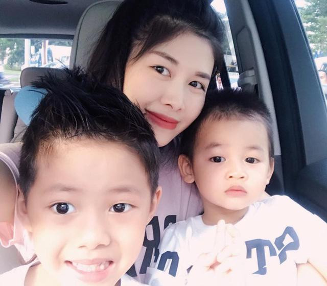 Lấy chồng ca sĩ, hai mỹ nhân lui về làm vợ, kiếm tiền giỏi lại khéo nuôi con ảnh 12 lay chong ca si, hai my nhan bo nghe ve lam vo, kiem tien gioi lai kheo nuoi con - 12