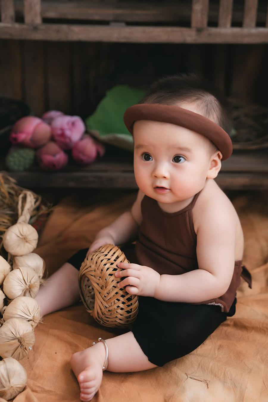 Bộ ảnh em bé bên hoa sen "đốn tim" ngàn người xem ảnh 8 Bộ ảnh em bé bên hoa sen