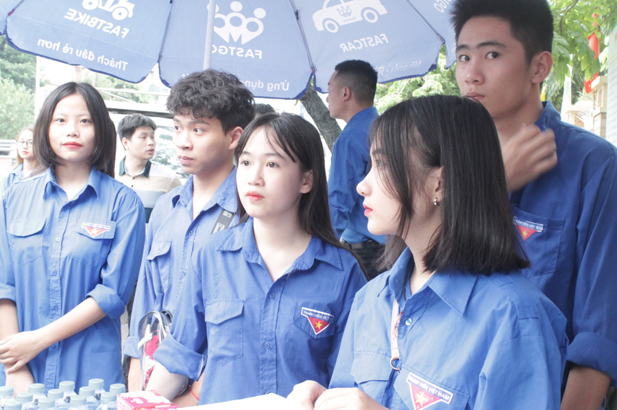 Sinh viên tình nguyện điểm trường THCS Tô Hoàng- Hà Nội