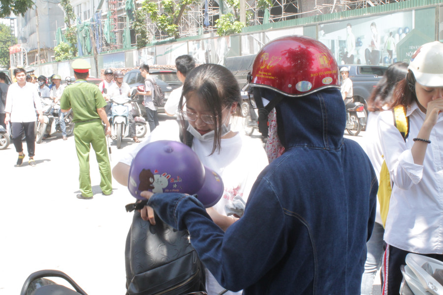 con cái luôn bé bỏng với cha mẹ