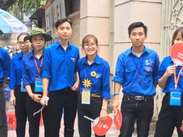 Cô gái xinh xắn của trường ĐH Giao thông Vận tải luôn cười tươi