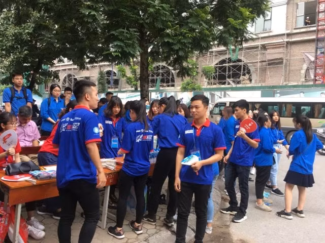 Đảm bảo an toàn cho thí sinh và người nhà...