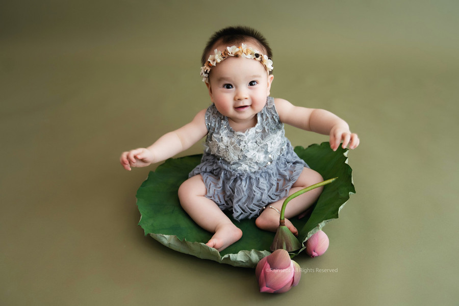 Bộ ảnh em bé bên hoa sen "đốn tim" ngàn người xem ảnh 12 Bộ ảnh em bé bên hoa sen