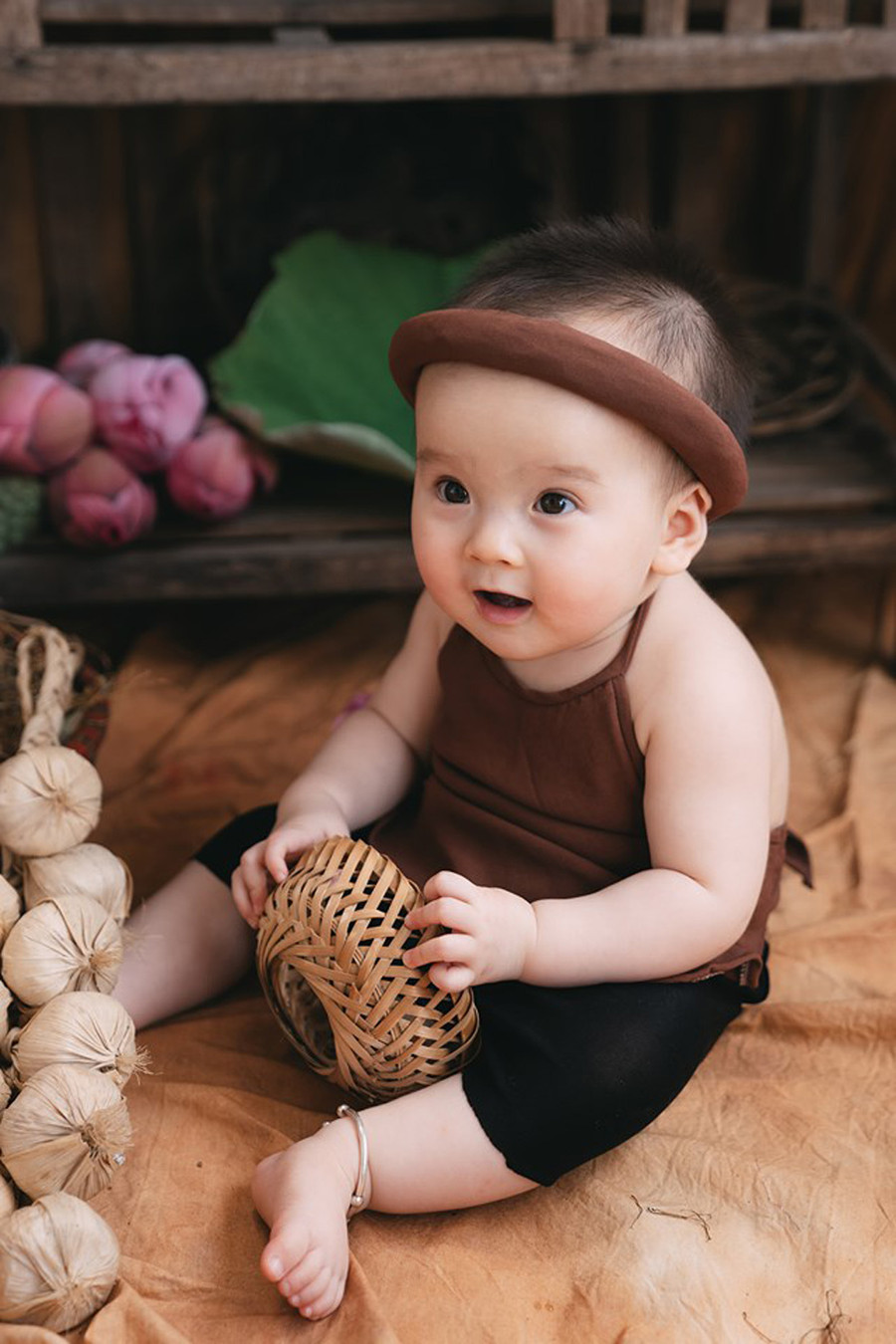 Bộ ảnh em bé bên hoa sen "đốn tim" ngàn người xem ảnh 9 Bộ ảnh em bé bên hoa sen