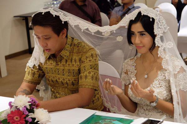 7 ngày gặp mặt đã kết hôn, MC xinh đẹp được chồng tỷ phú làm điều khó tin này ảnh 2 7 ngay gap mat da ket hon, mc xinh dep “nang” ngay ty phu, cuoi ve bat chong rua chan - 3