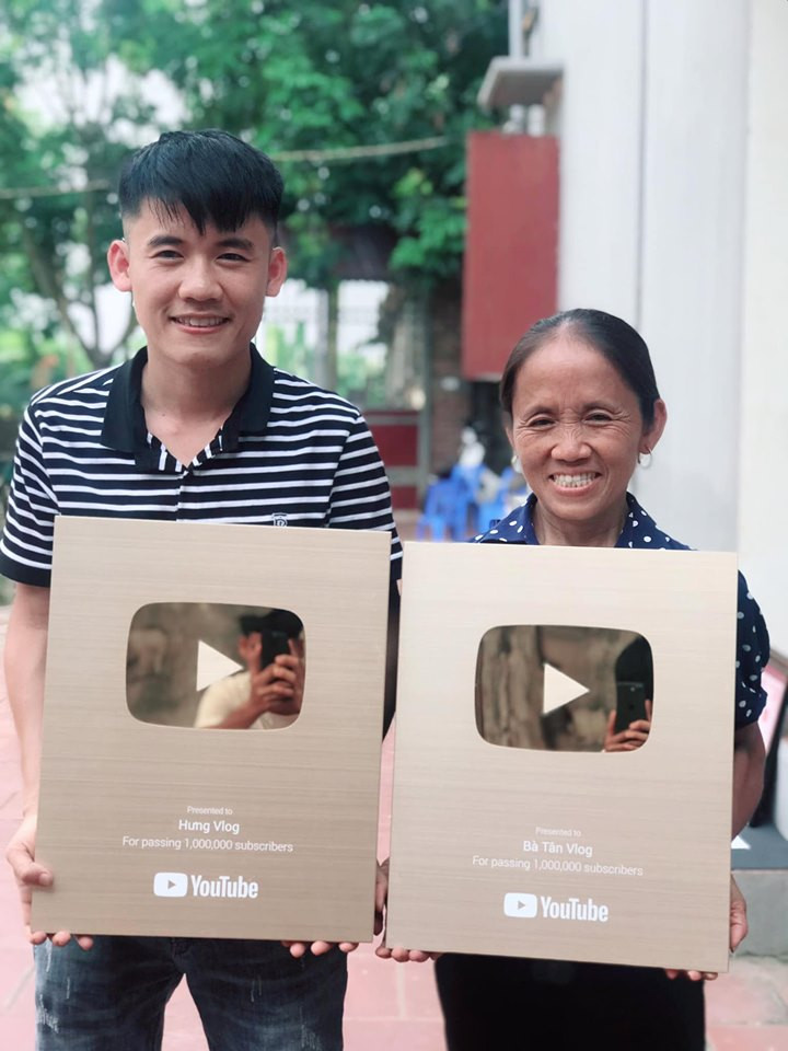 Youtube vừa bật chức năng kiếm tiền, bà Tân Vlog hé lộ số thu nhập khiến ai nghe xong cũng giật mình ảnh 1 Youtube vừa bật chức năng kiếm tiền, bà Tân Vlog hé lộ số thu nhập khiến ai nghe xong cũng giật mình-2