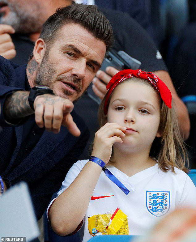 david beckham "đốn tim" người hâm mộ với hành động âu yếm con gái cưng hình 9 david beckham "don tim" nguoi ham mo voi hanh dong au yem con gai cung hinh 9