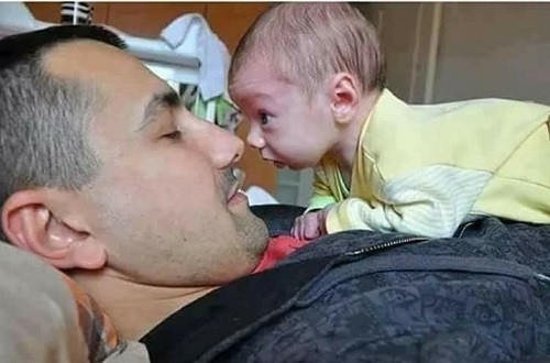 Trông con, năm canh dài bố ngủ đủ năm canh.