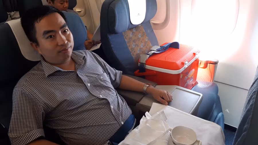 Thần tốc vận chuyển quả tim của người hiến tạng lên máy bay đưa về Huế