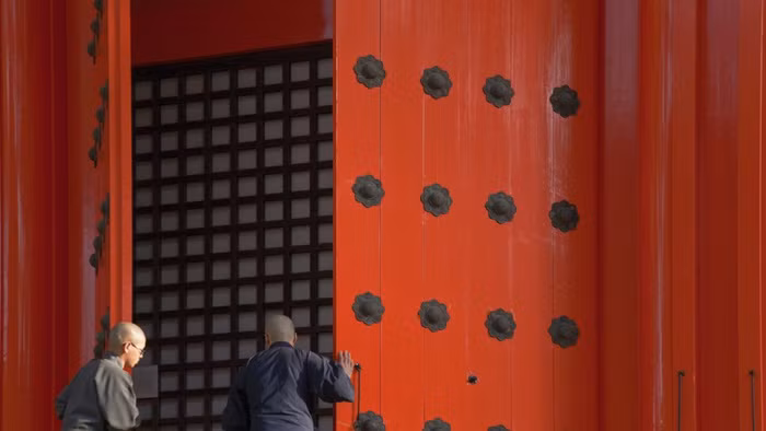 Làm việc quá nhiều gây trầm cảm, nhà sư thuê luật sư kiện chùa - Ảnh 1. Làm việc quá nhiều gây trầm cảm, nhà sư thuê luật sư kiện chùa - Ảnh 1.