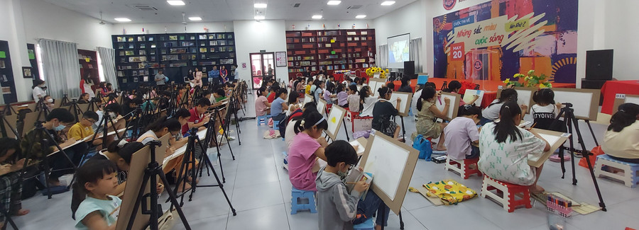 Hơn 100 học sinh Tiểu học và THCS Hà Nội tham gia cuộc thi. Ảnh: Bình Thanh