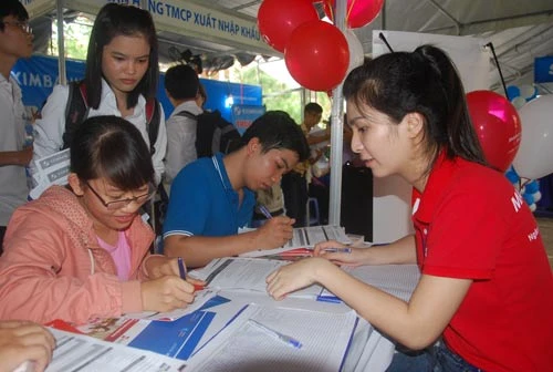 Khảo sát tỉ lệ sinh viên có việc làm: Cần có chế tài để kiểm chứng