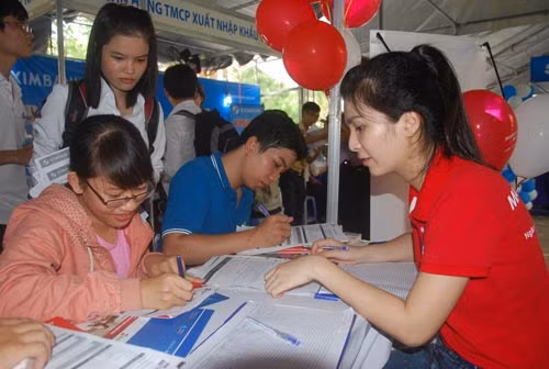Khảo sát tỉ lệ sinh viên có việc làm: Cần có chế tài để kiểm chứng