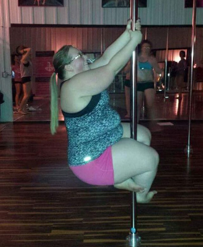 Một khi chị béo khoe khéo mình giỏi múa cột hình ảnh 1 mot khi chi beo khoe kheo minh gioi mua cot hinh anh 1