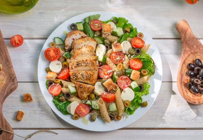 Tóc bạc sớm: Làm sao để ngăn chặn dấu hiệu lão hóa sớm xấu xí này? - Ảnh 3.