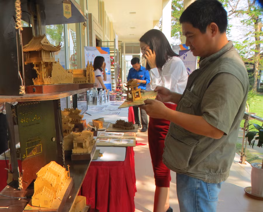 Nhiều sản phẩm hàng thủ công, mỹ nghệ được giới thiệu tại Diễn đàn Khởi nghiệp Đổi mới sáng tạo ở Huế