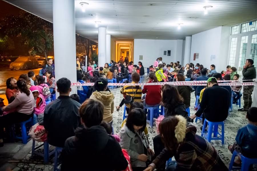 Trong sáng sớm ngày hôm nay từ sáng sớm đã có khoảng 200 cháu đến đợi xét nghiệm