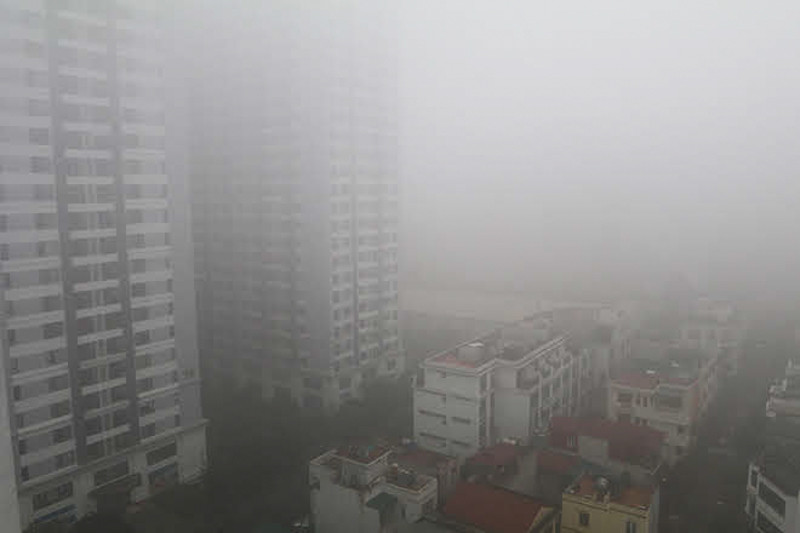 Tại nhiều khu chung cư tại Hà Nội, sương mù dày đặc
